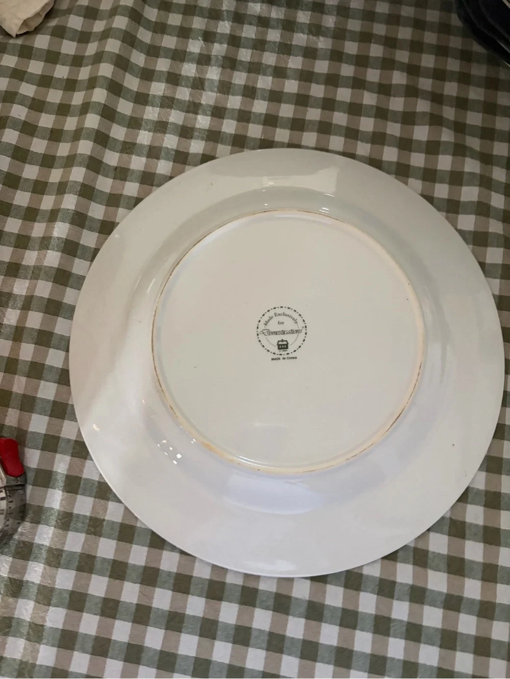 Poinsettia Holiday Dinner Plate in Red & Green